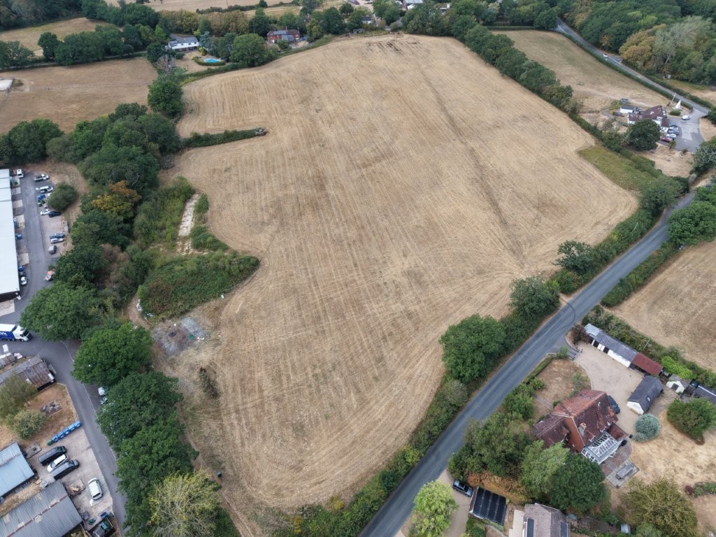 Lot: 43 - LAND WITH PLANNING FOR OVER 50,000 SQUARE FEET OF COMMERCIAL SPACE - Aerial view 2